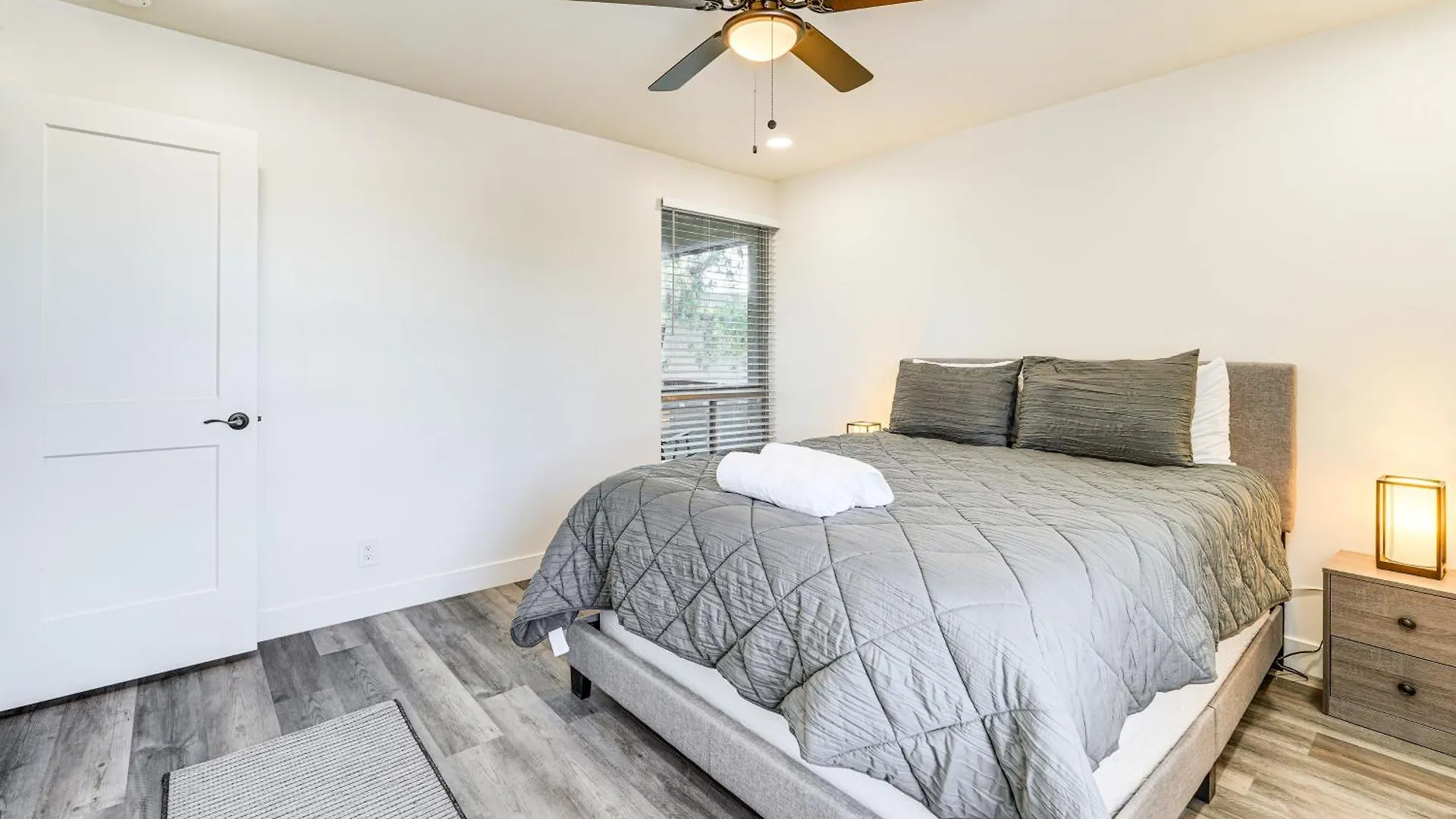 Scottsdale Condo With Community Pool And Hot Tub!